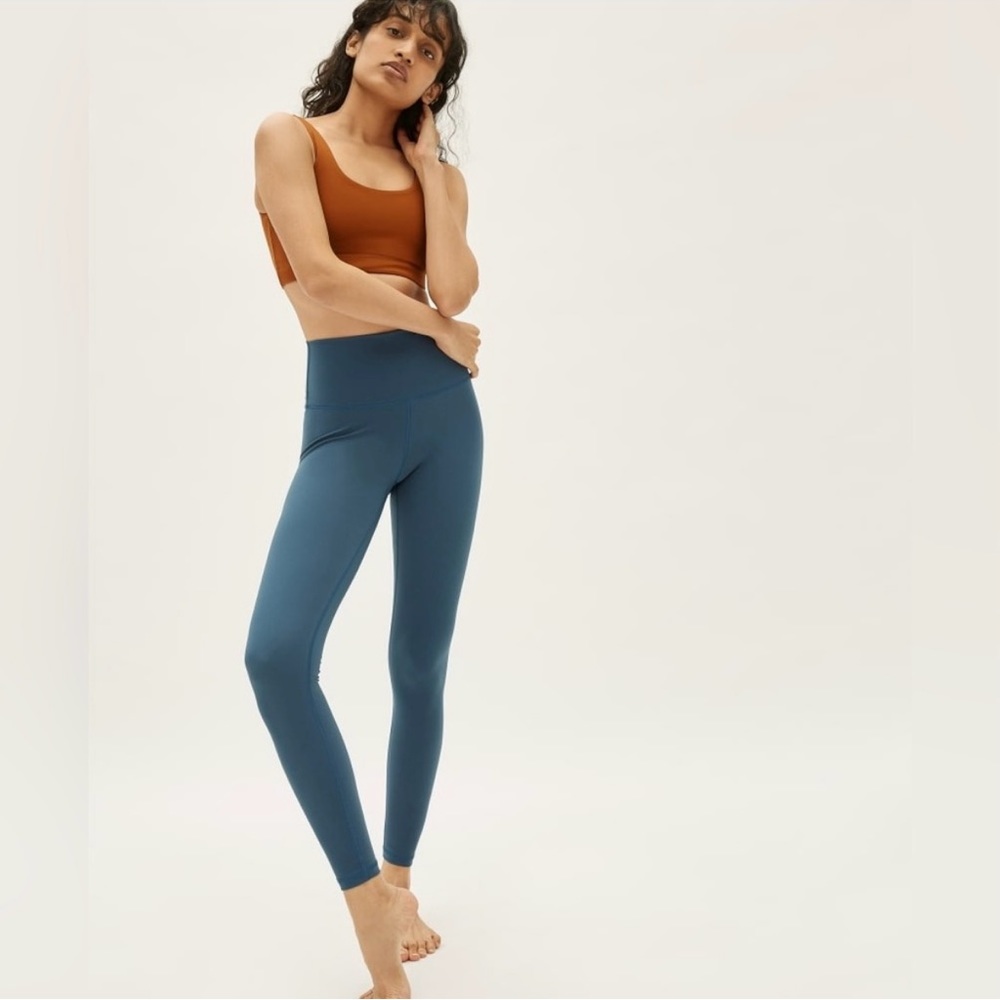 *EVERLANE* performance {gorgeous} blue leggings - Size M